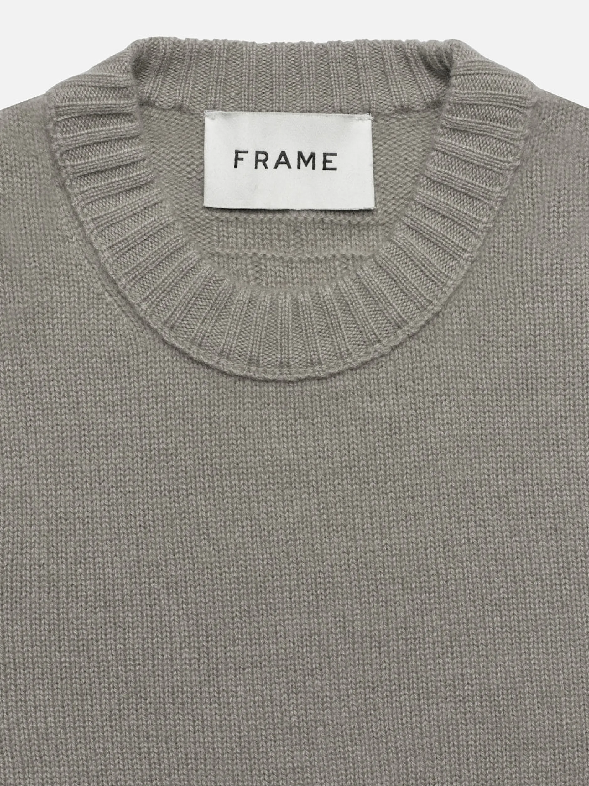 FRAME Cashmere Crewneck Sweater in Stone Beige< Sweaters & Hoodies