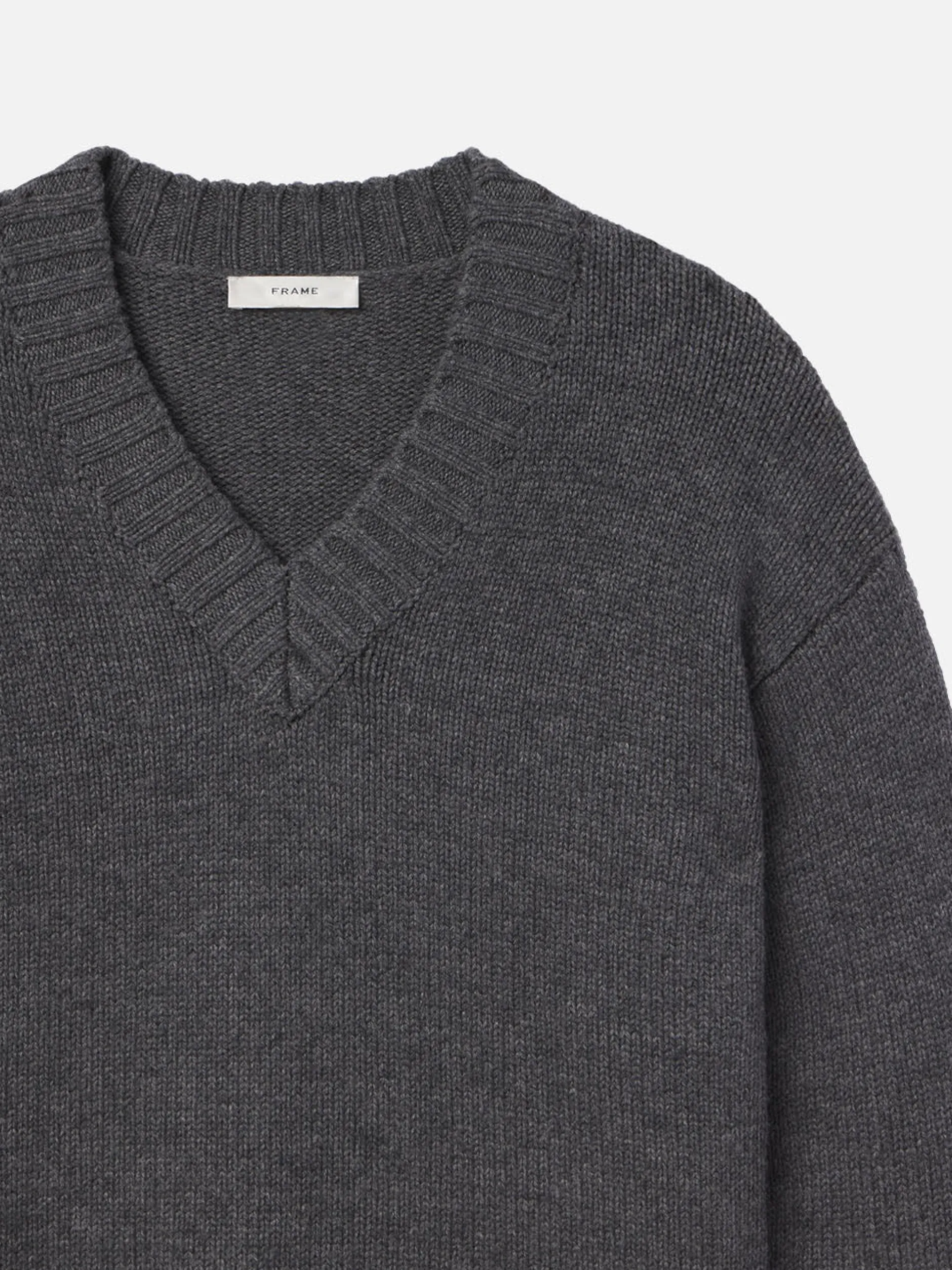 FRAME Chunky V-Neck Sweater in Charcoal Heather<Women Sweaters