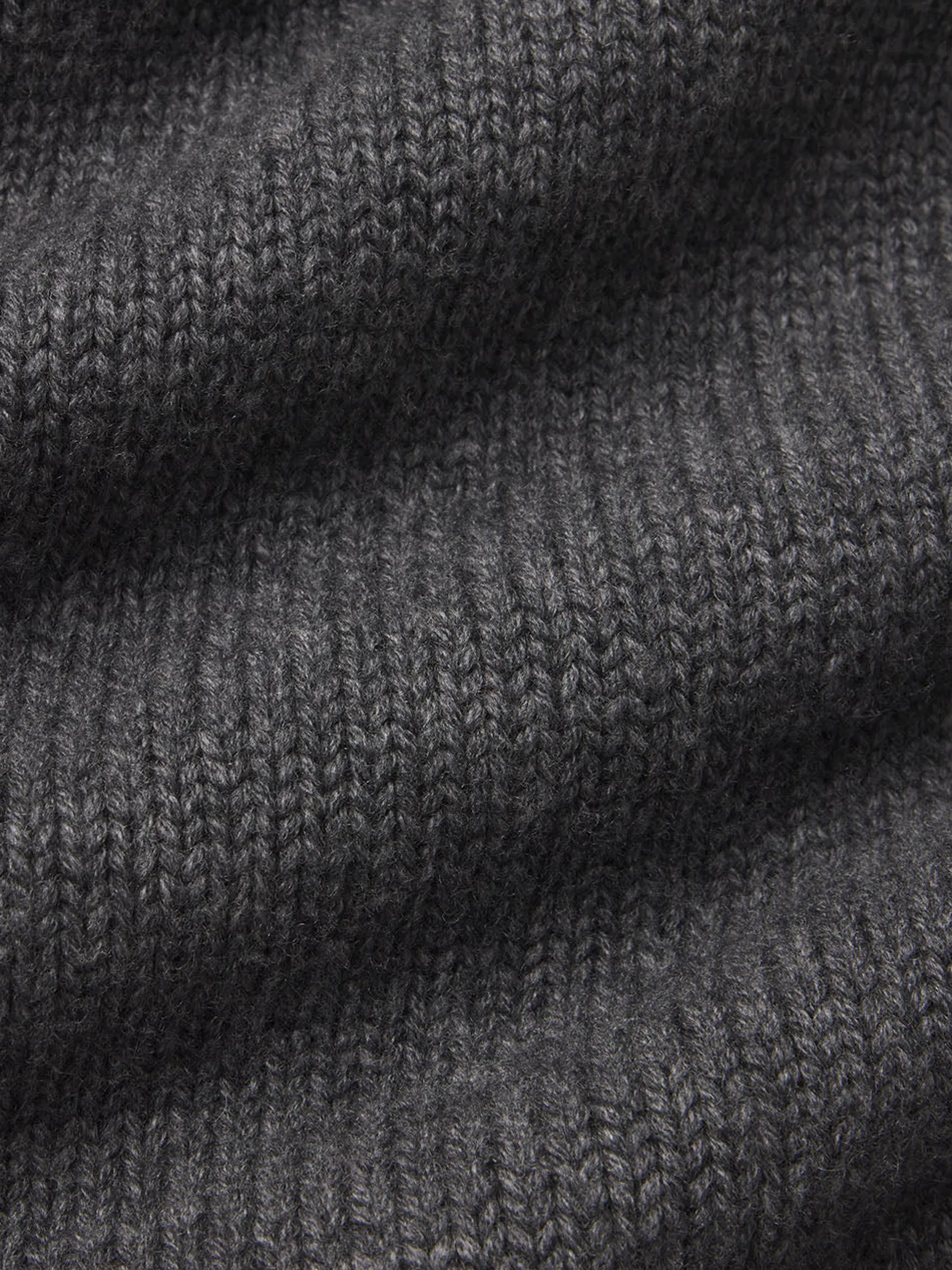 FRAME Chunky V-Neck Sweater in Charcoal Heather<Women Sweaters