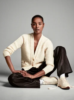 FRAME Double Pocket Cropped Cardi in<Women Sweaters