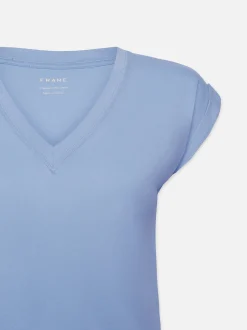 FRAME Easy V-Neck Tee in Light Blue<Women Tanks & Tees