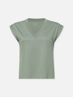 FRAME Easy V-Neck Tee in<Women Tanks & Tees