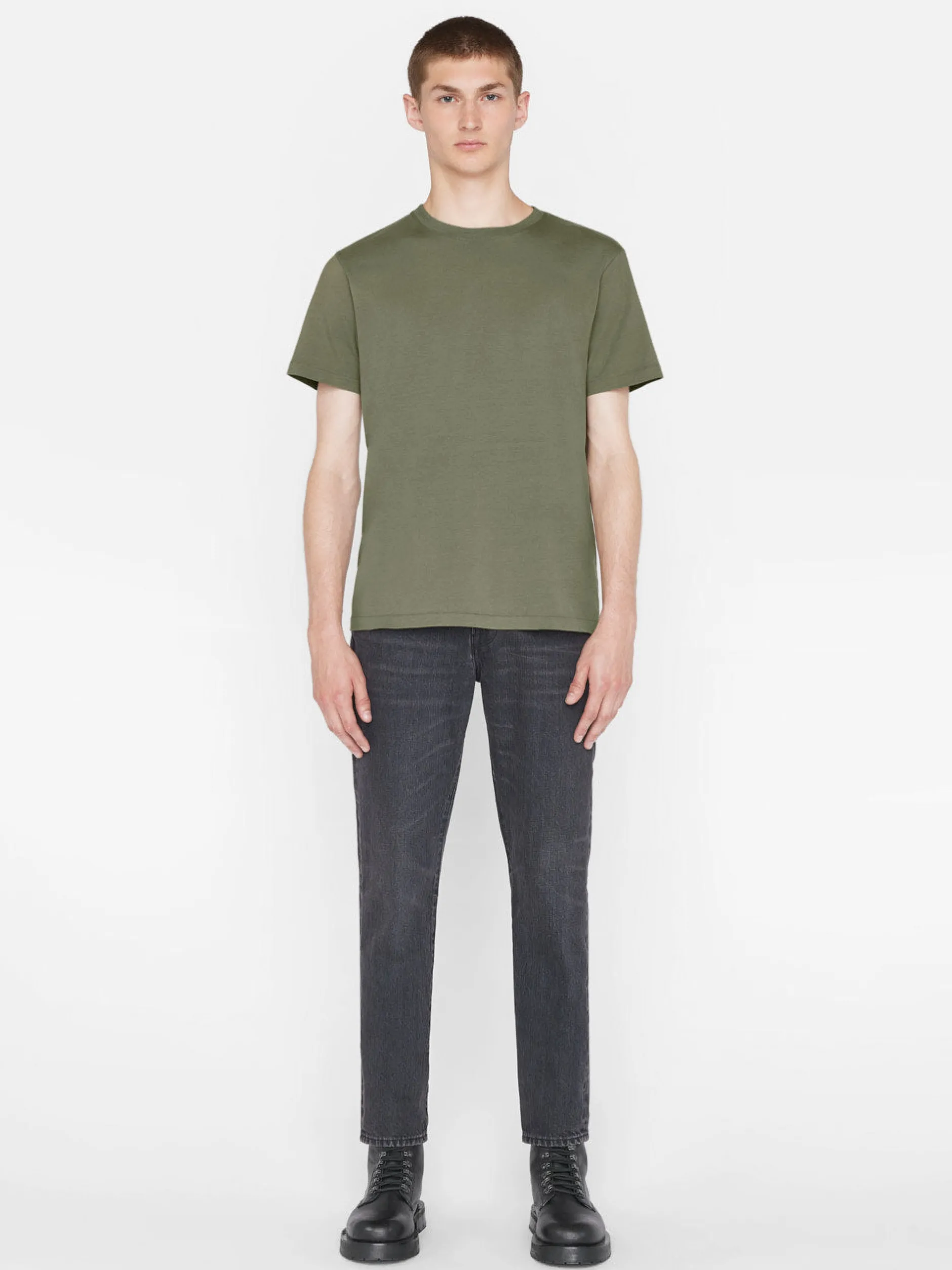 FRAME Logo Tee in Khaki Green< Tees & Polos