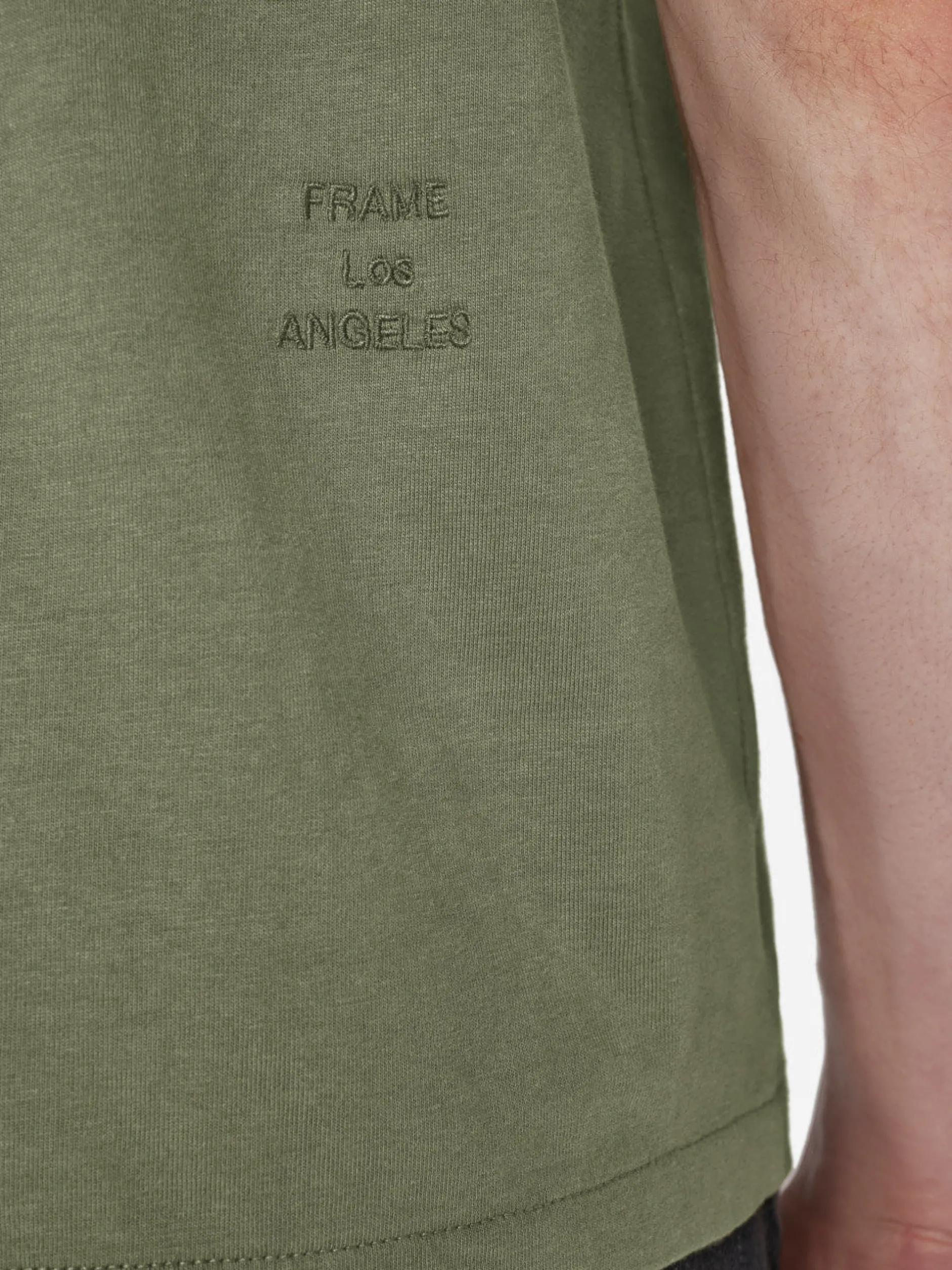 FRAME Logo Tee in Khaki Green< Tees & Polos