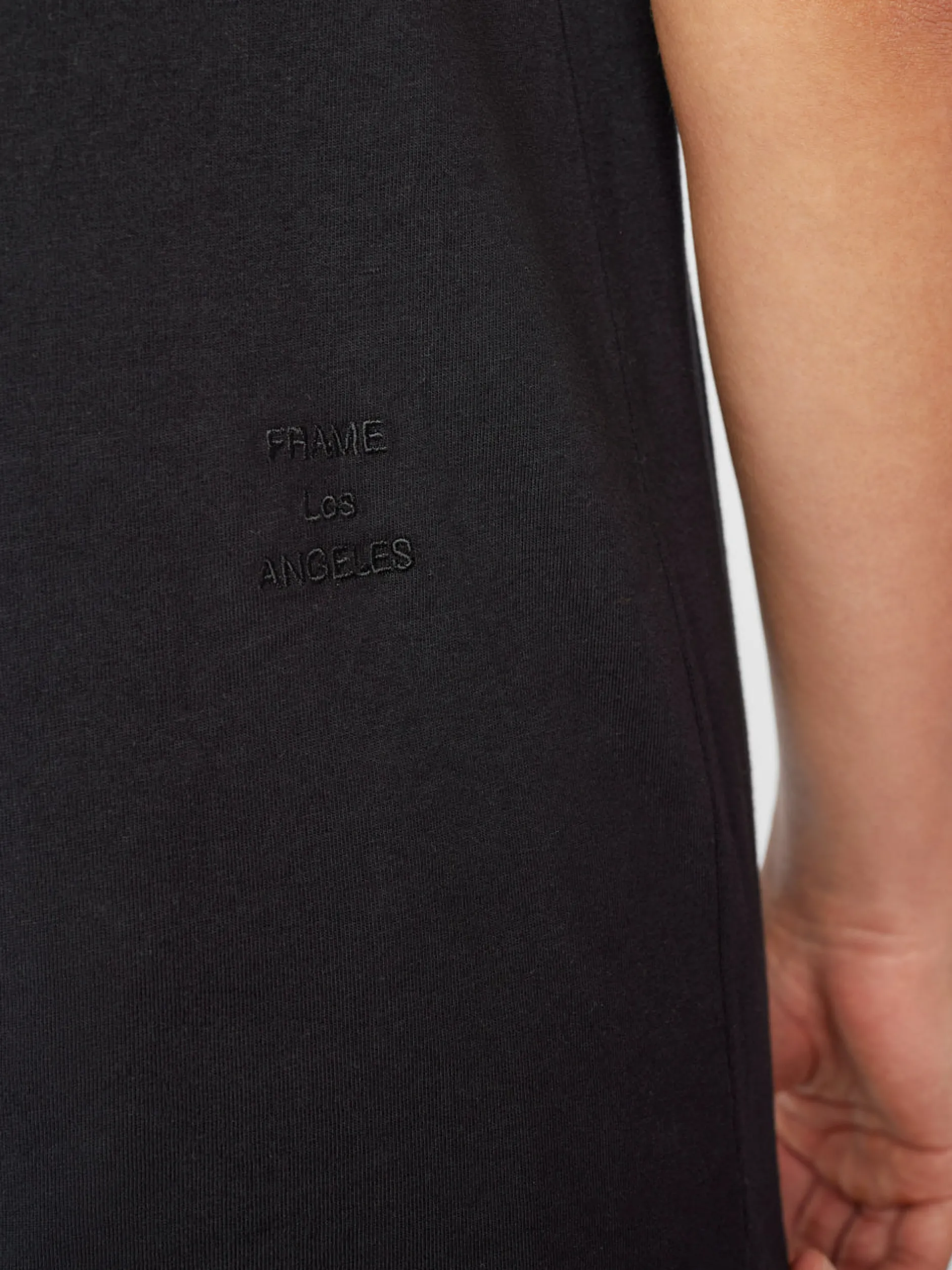 FRAME Logo Tee in< Tees & Polos