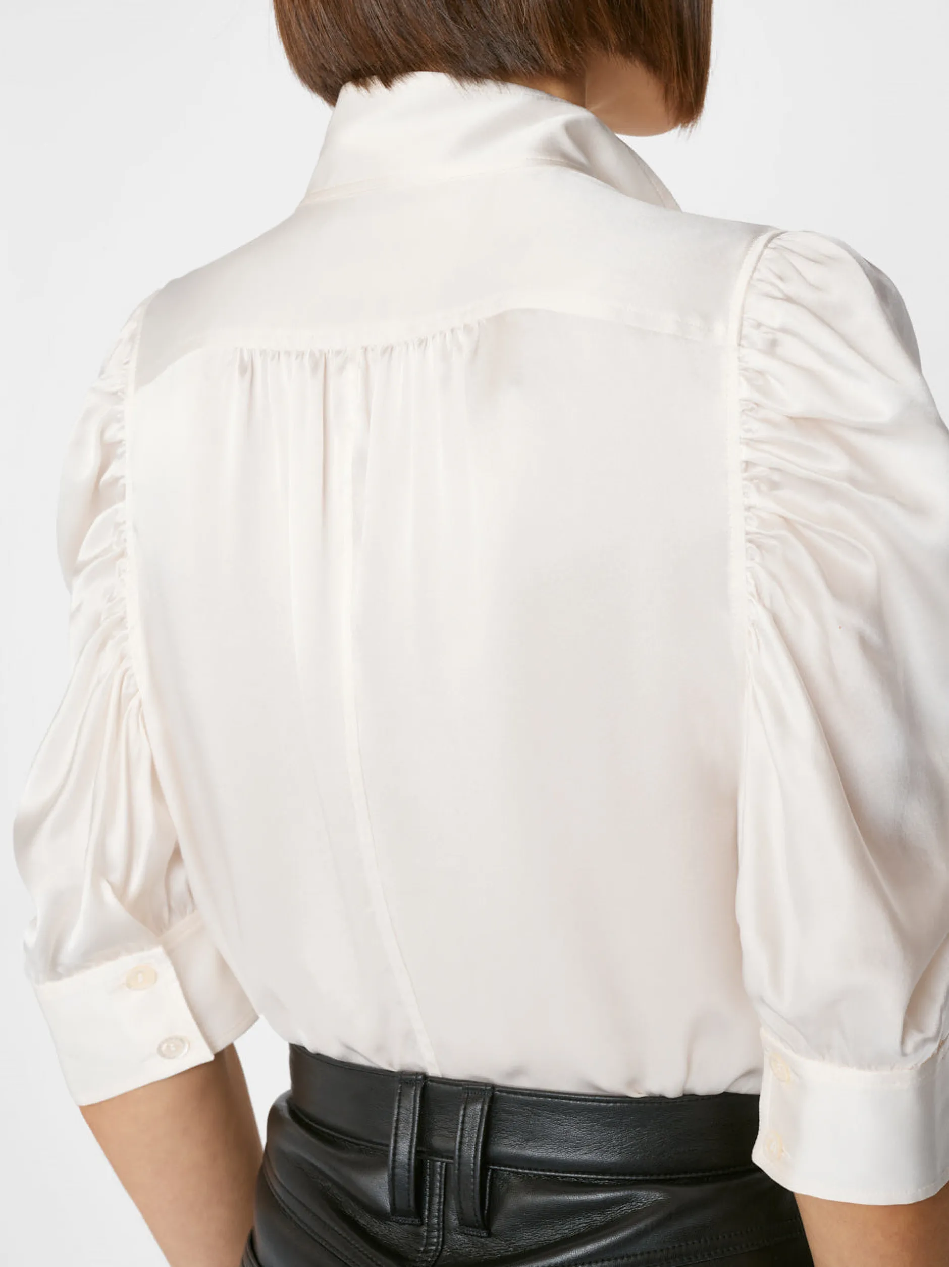 FRAME Gillian Top in Glossy Off White<Women Tops & Blouses