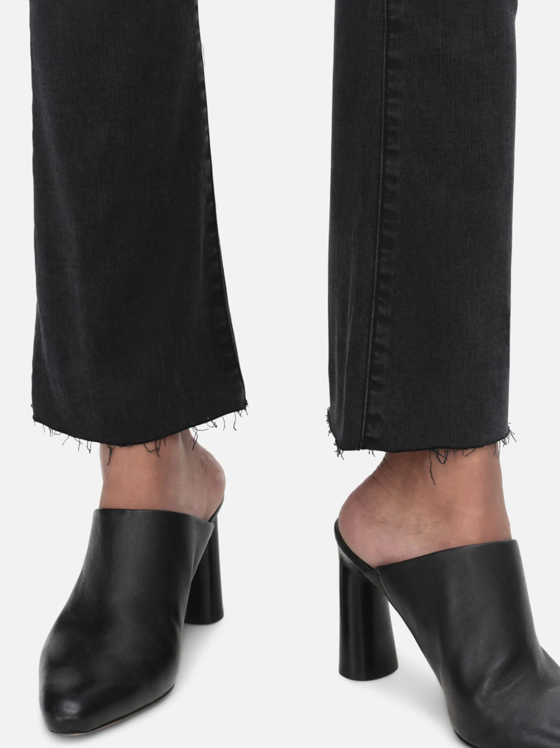 FRAME Le Crop Mini Boot Raw Edge in<Women Bootcut