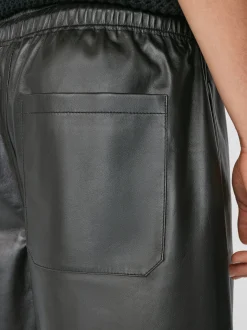 FRAME Leather Short in< Pants & Shorts
