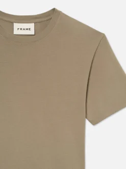 FRAME Logo Tee in Dry Sage< Tees & Polos
