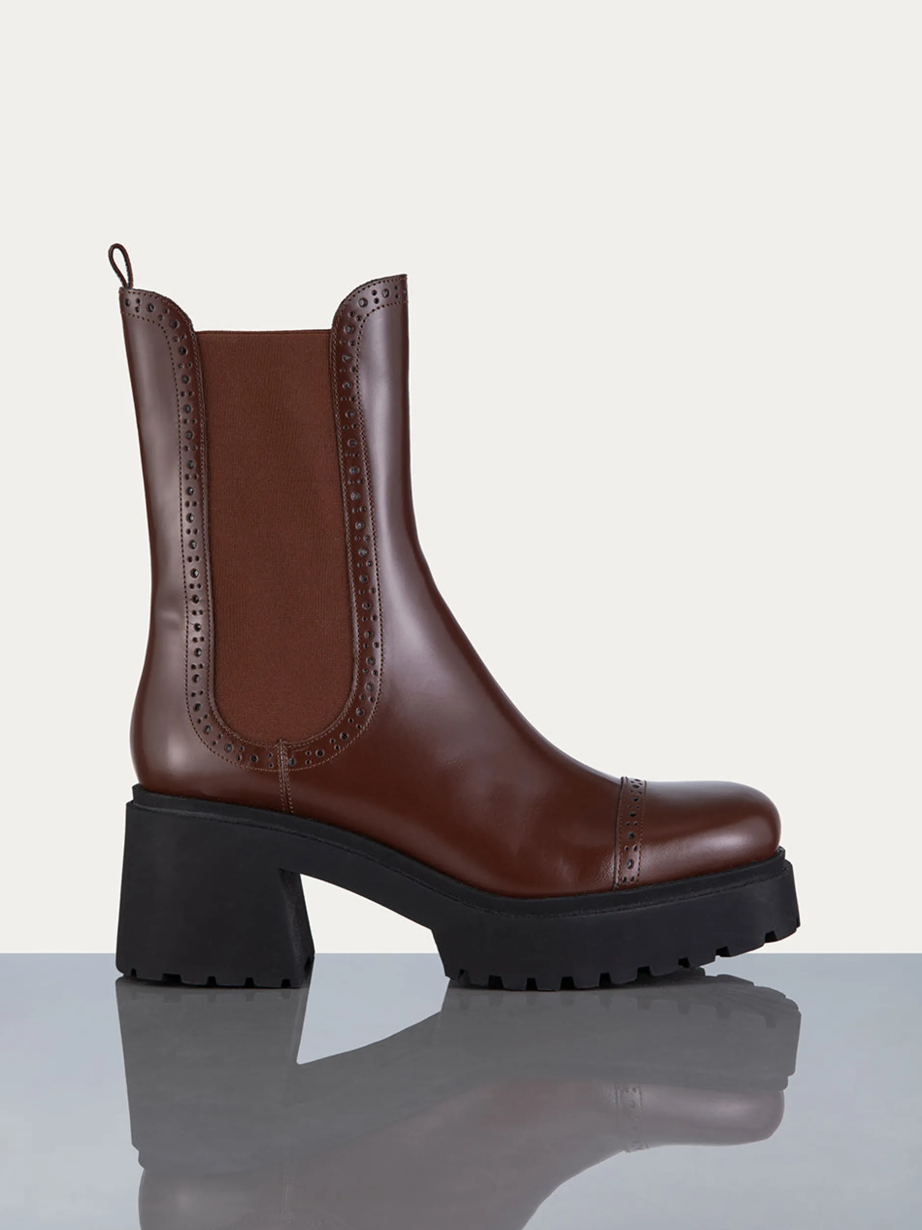 FRAME Lumi Lug Boot in<Women All Accessories & Shoes