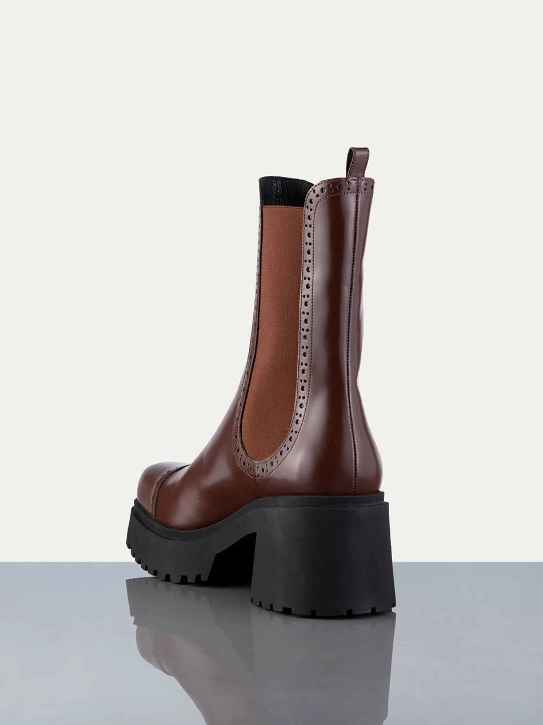 FRAME Lumi Lug Boot in<Women All Accessories & Shoes