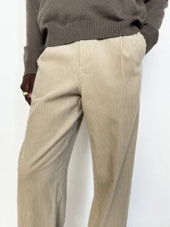 FRAME Tapered Pleated Trousers in< Pants & Shorts