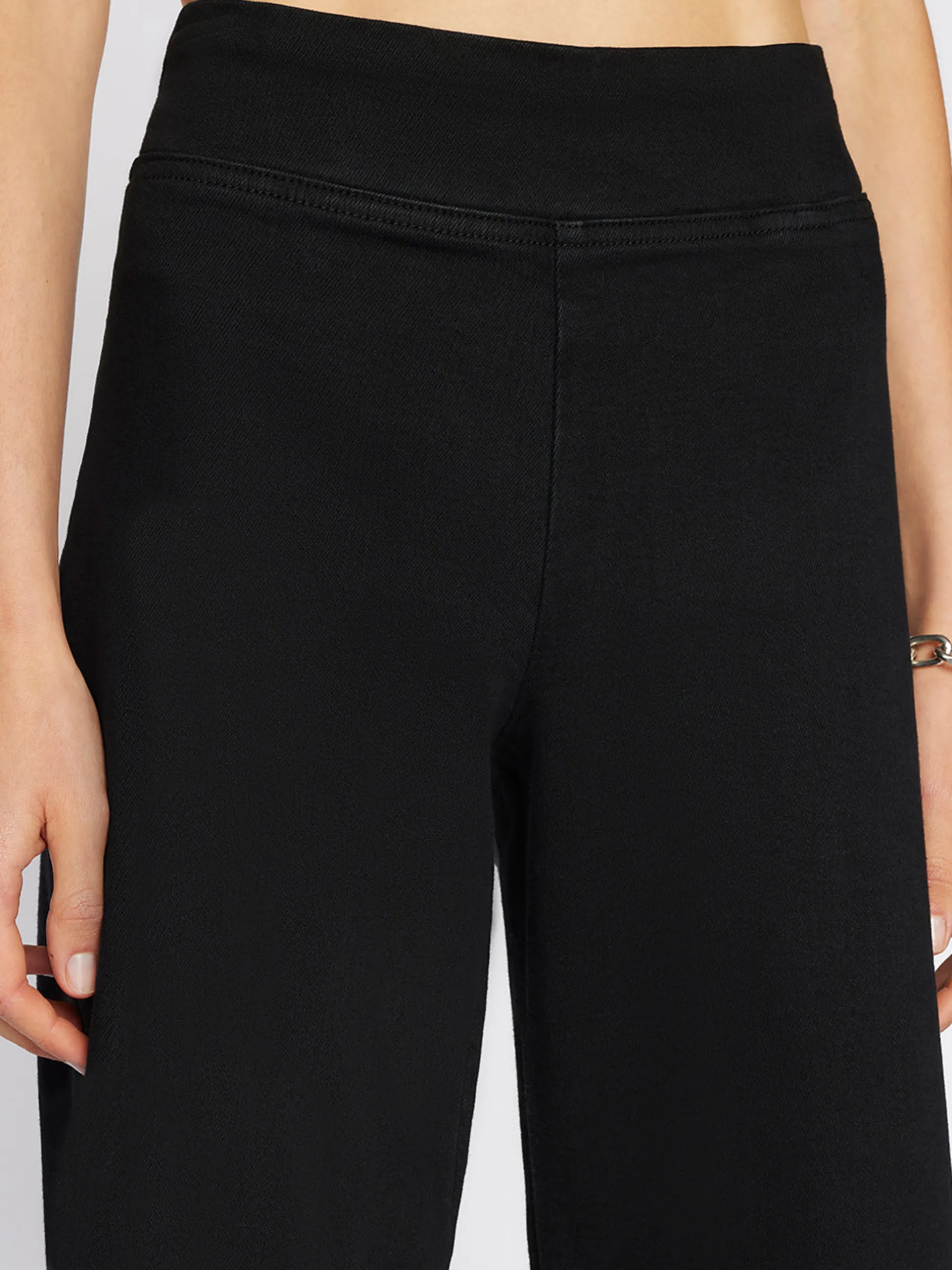 FRAME The Jetset Wide Crop in Sheen Noir<Women Wide Leg