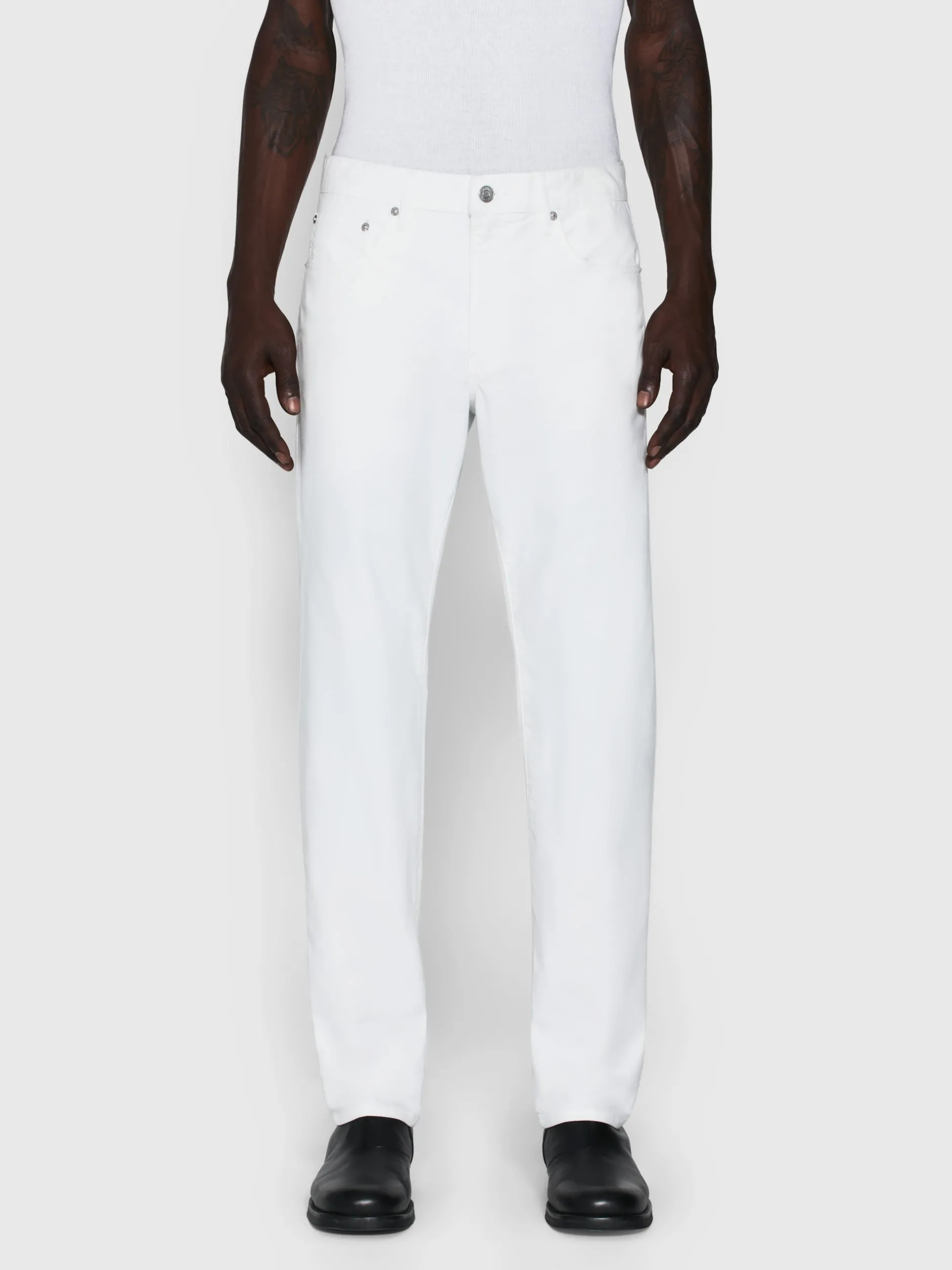 FRAME The Straight Jean in Off White< Straight