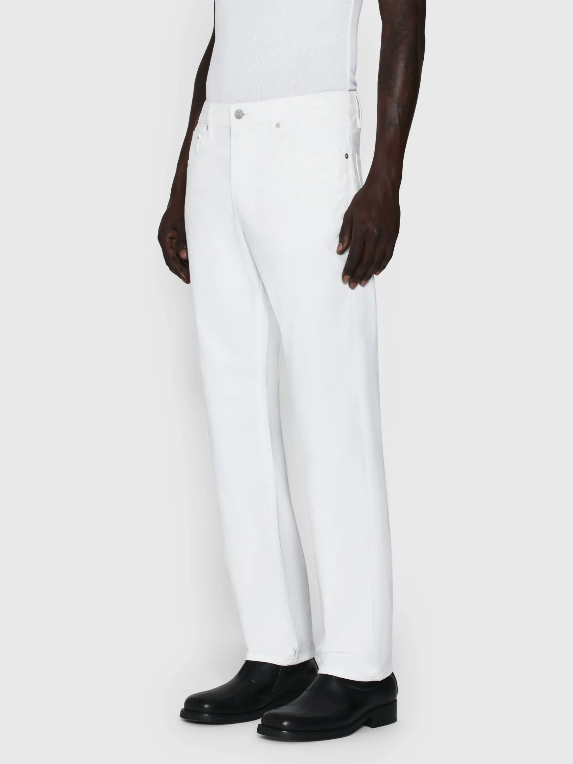 FRAME The Straight Jean in Off White< Straight