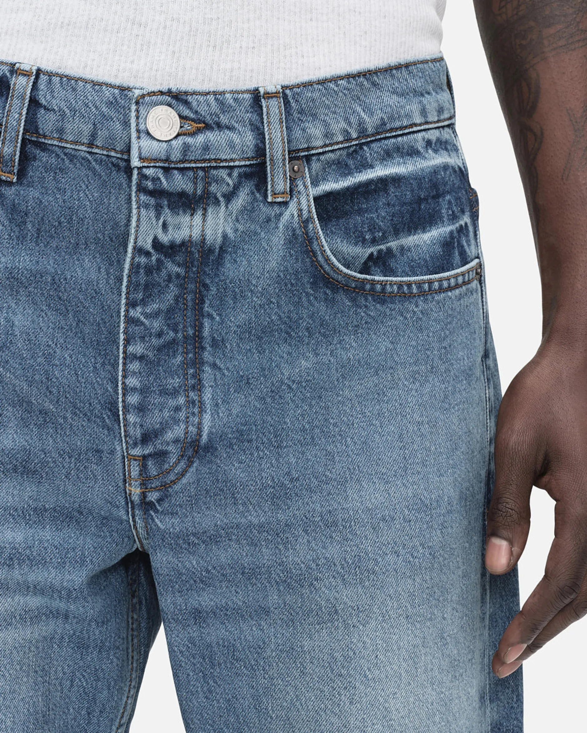 FRAME The Straight Jean in Raywood Clean< Straight
