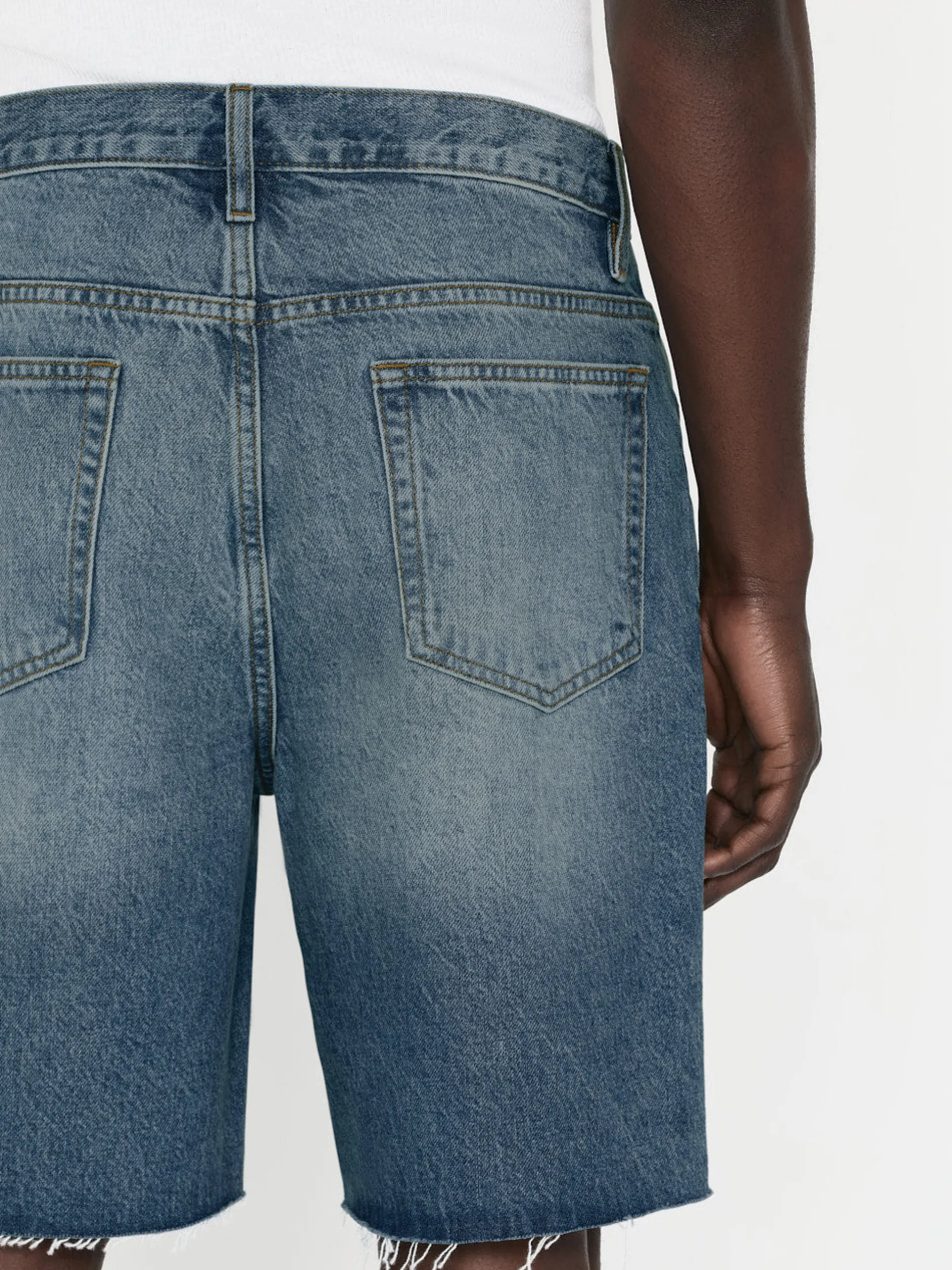 FRAME Vintage Denim Short in Raywood< Pants & Shorts