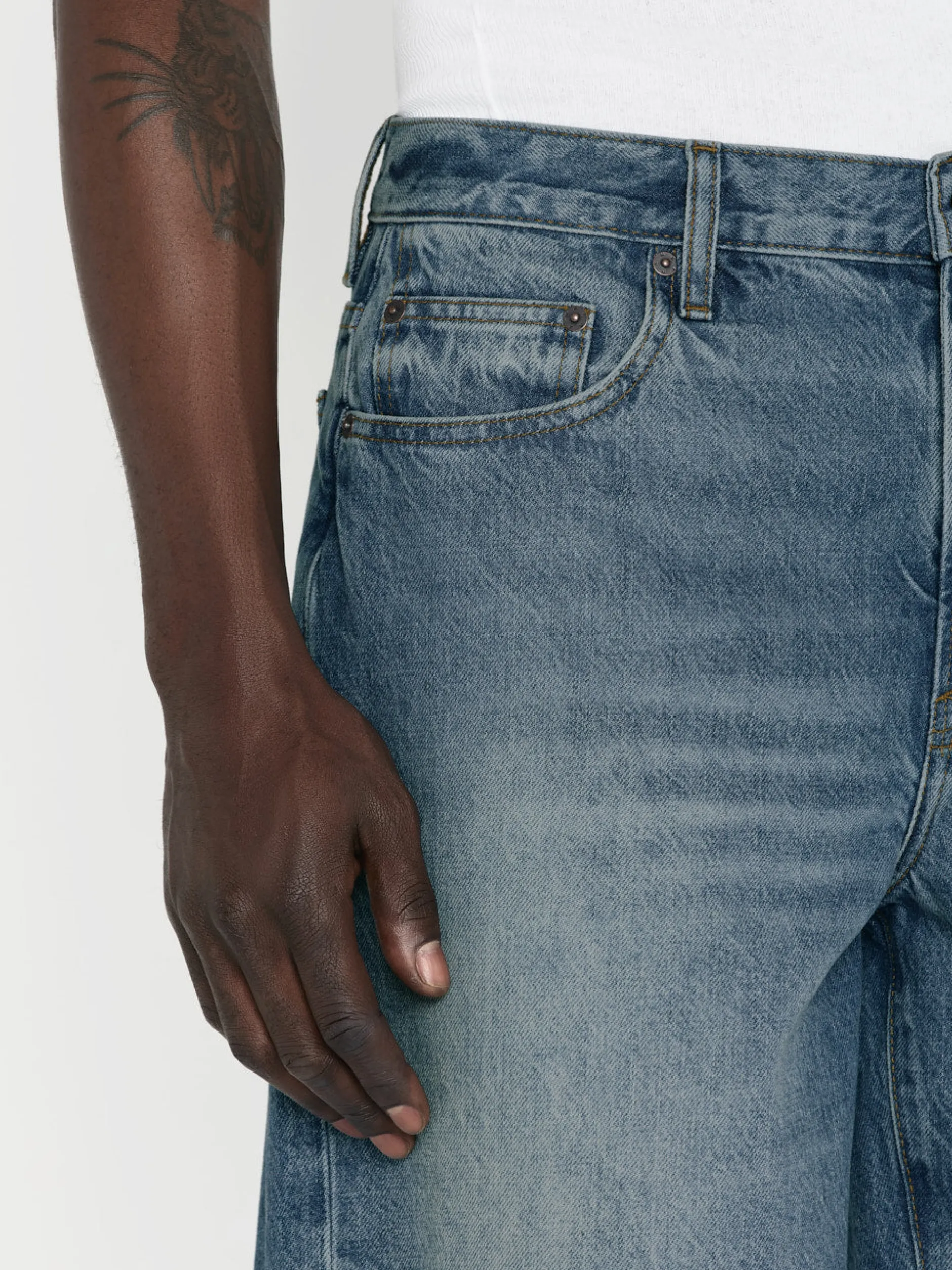 FRAME Vintage Denim Short in Raywood< Pants & Shorts